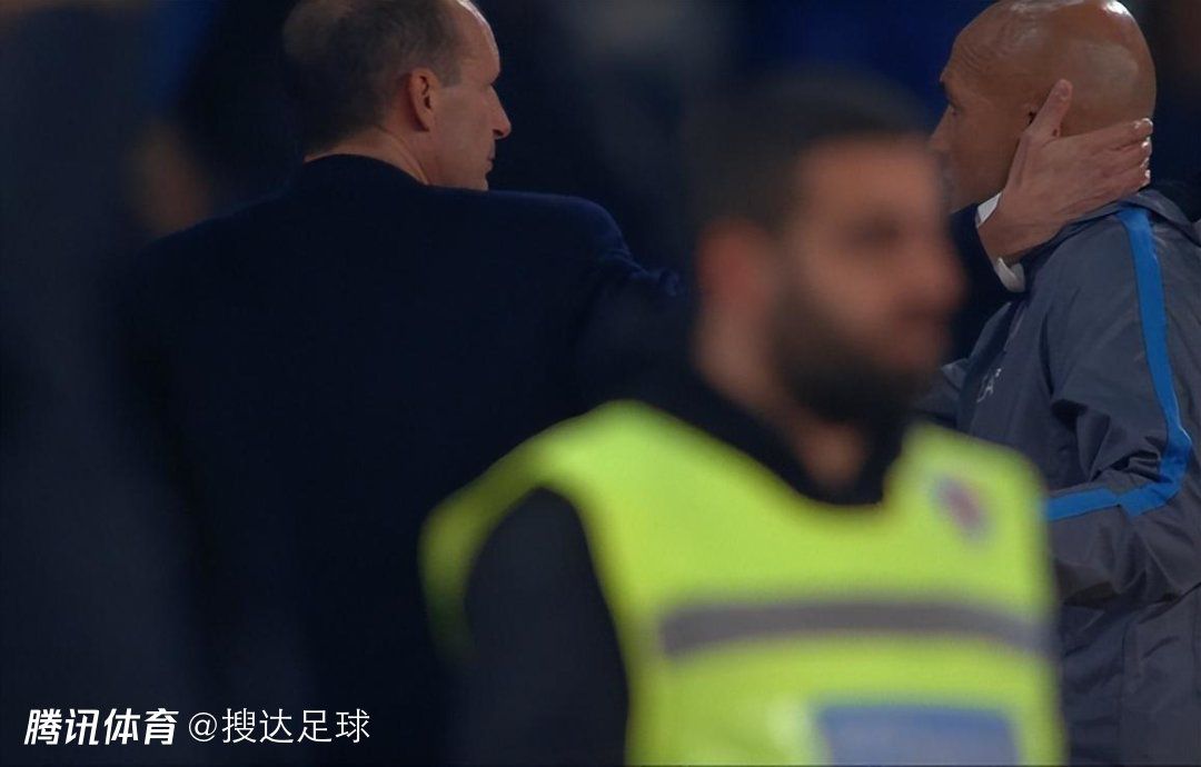 刘些宁泳装全身照