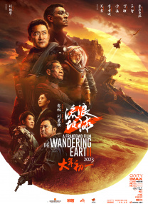 只盯着小伙子的护士