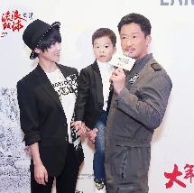 兴奋的情侣